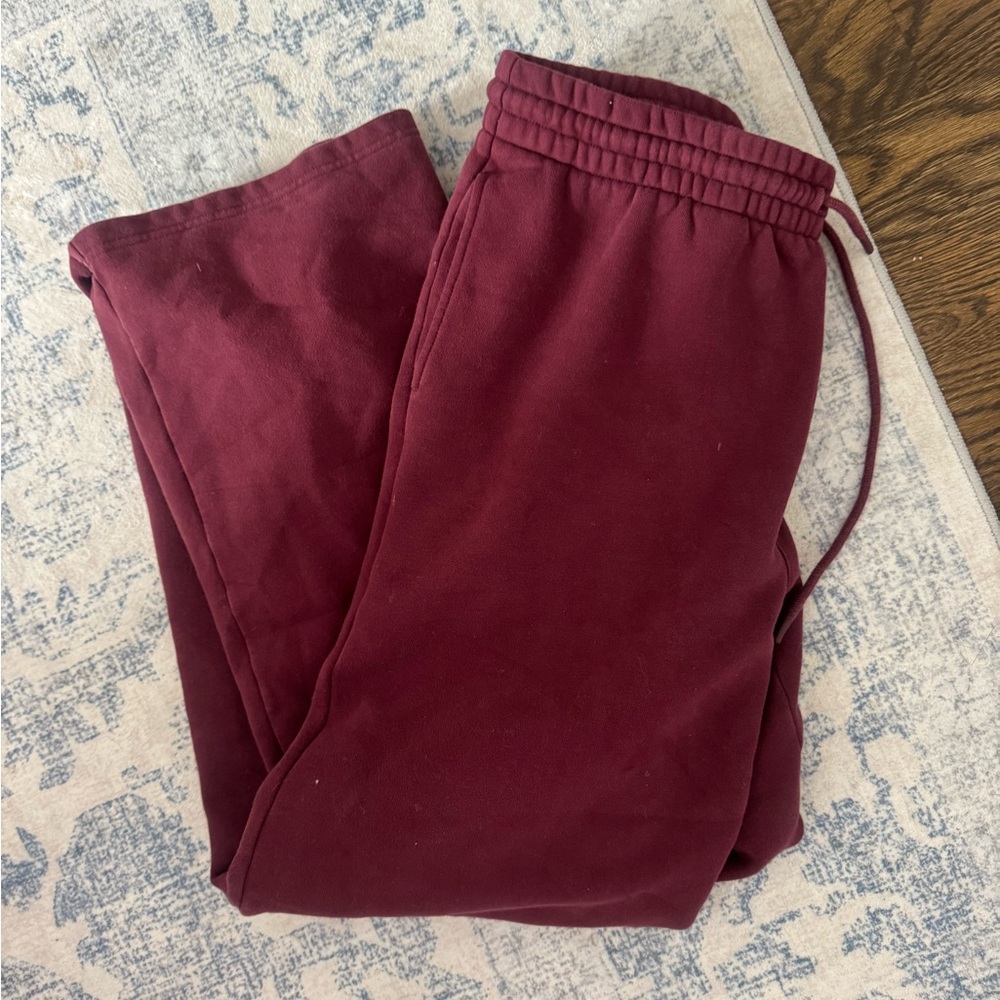 Aritzia Boyfriend Fit Sweatfleece in Deep Red